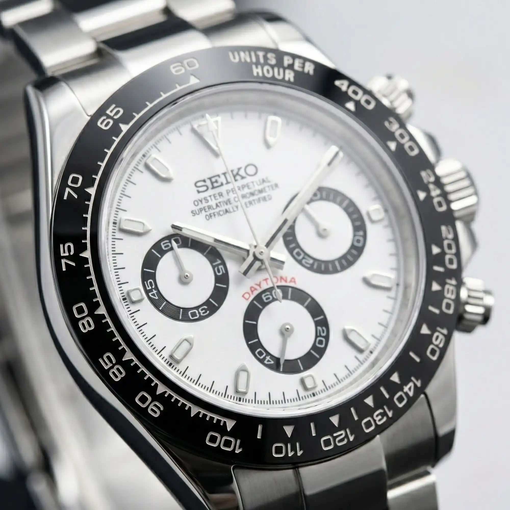 Le secret du tachymètre : À quoi sert cette lunette sur votre montre ?